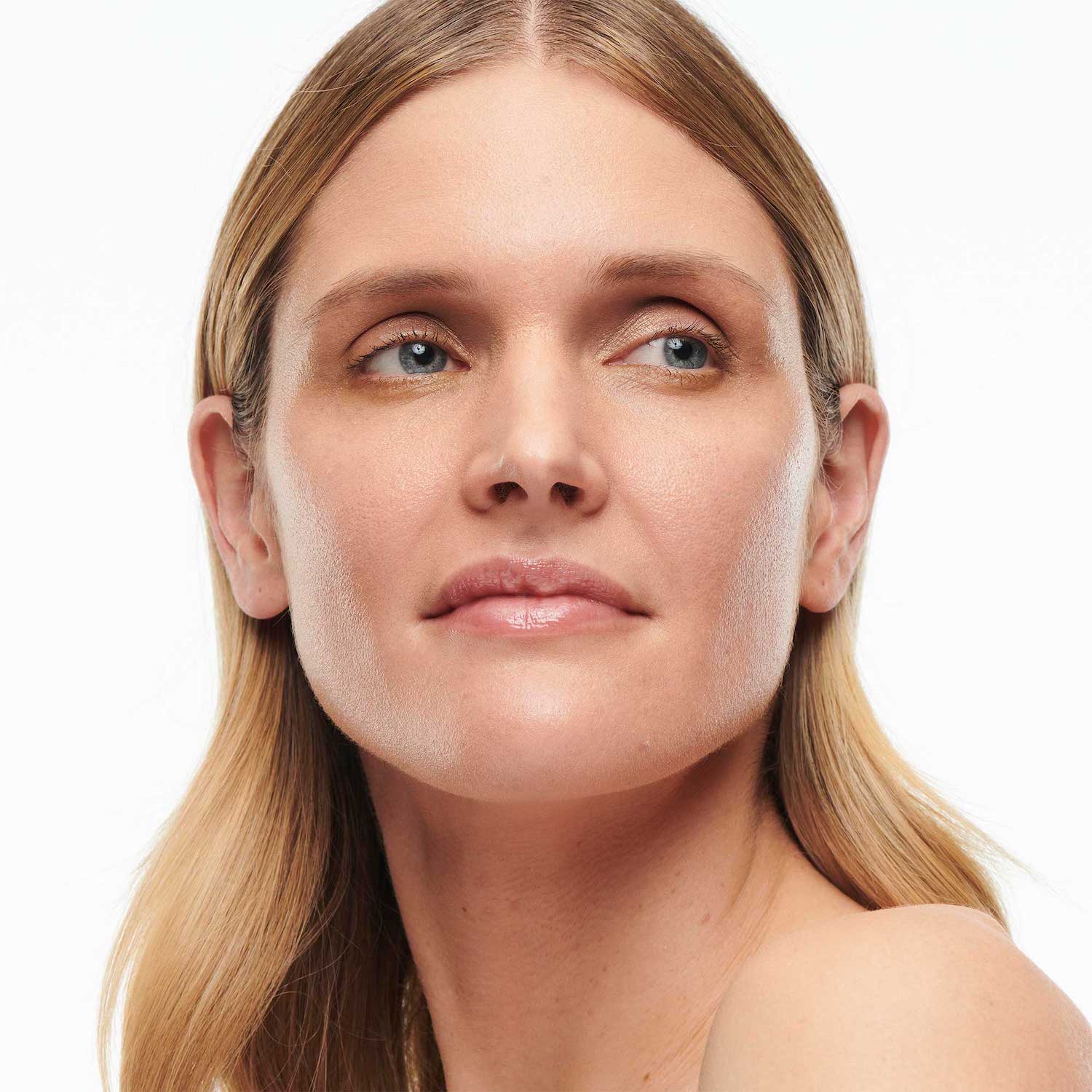 STUDIO RADIANCE SERUM-POWERED (BASE DE MAQUILLAJE PARA ROSTRO)
